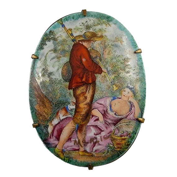 Gold Tone Large Oval Porcelain Painted Romantic Couple Cameo Brooch
