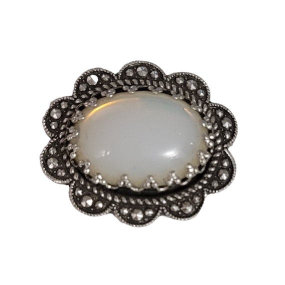 Silver Tone Aluminum Ruffled Edge Glass Moon Stone Cabochon Cameo Style Brooch E34