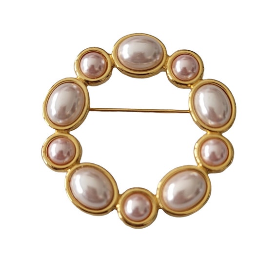 Monet Gold Tone Vintage Faux Pink Pearl Round Open Brooch Pin, Signed E222