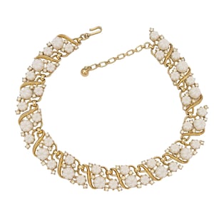 Trifari Gold Tone White Molded Lucite Plastic Flower Clear Rhinestone Choker, Signed 15.5” L K434