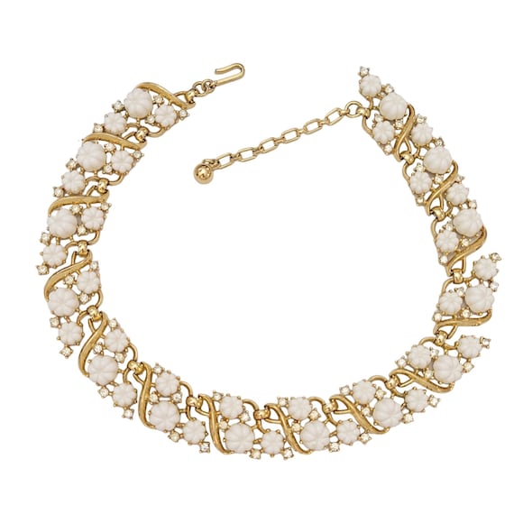 Trifari Gold Tone White Molded Lucite Plastic Flower Clear Rhinestone Choker, Signed 15.5” L K434