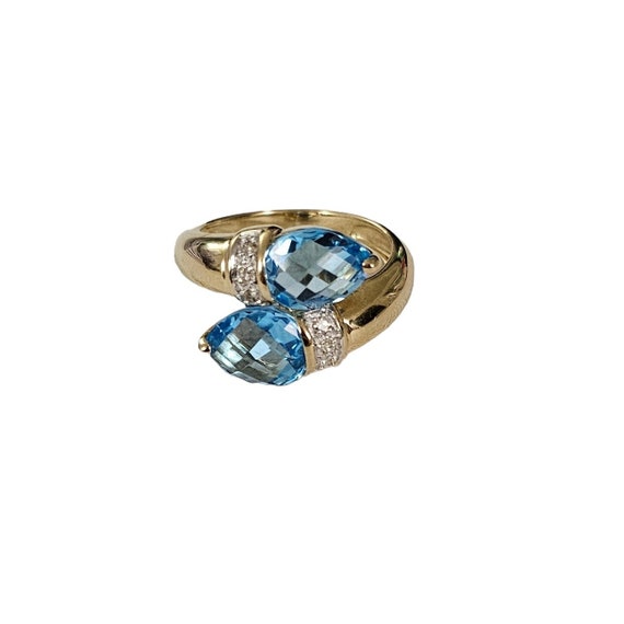 14K Yellow Gold Blue Faceted Topaz Ring, Size 6 L169