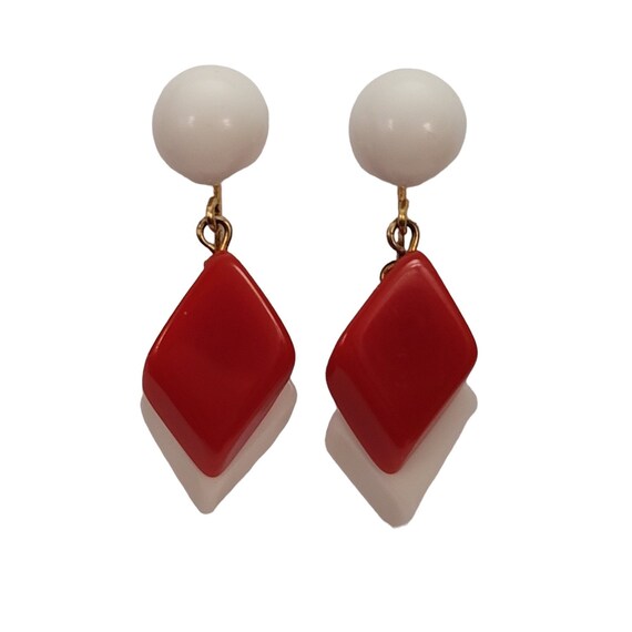 Trifari Crown Over T Red White Square Diamond Shape Dangle Lucite Earrings, Signed E304