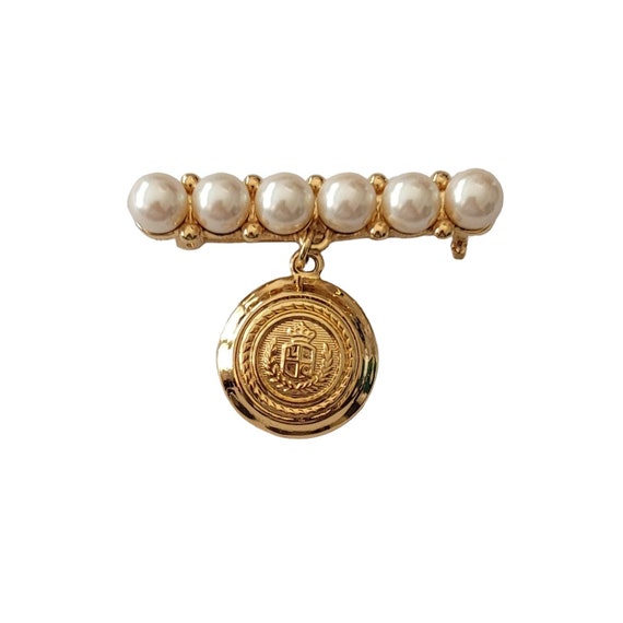 Liz Claiborne Faux Pearl Round Signature Shield Charm Dangle Bar Brooch Pin, Signed E225