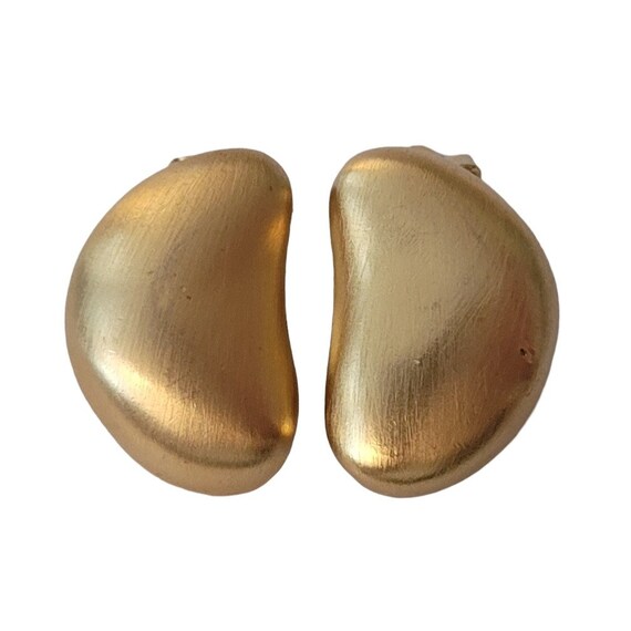 Carolee Matte Gold Tone  Nugget Bean Shape Clip-On Earrings, Signed E843