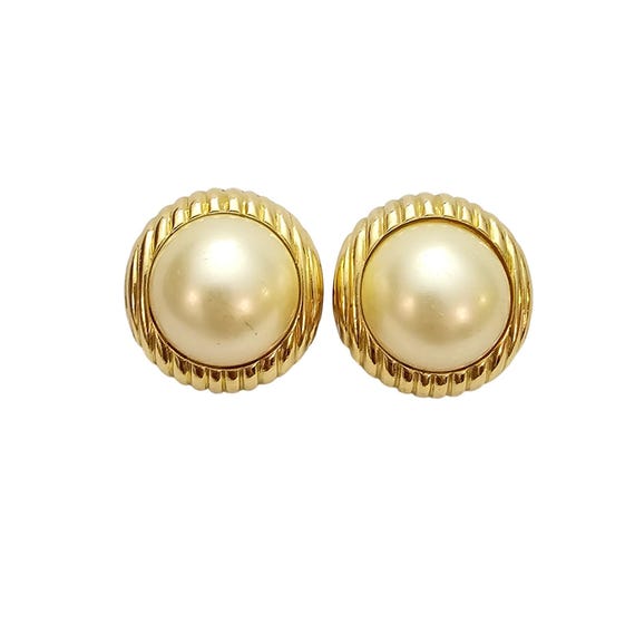 Trifari Ribbed Gold Tone Faux Pearl Clip On Round Domed Earrings Signed, C784