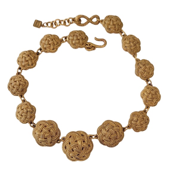 Ungaro Gold Tone Mobius Celtic Knot Stations Chain Necklace E771