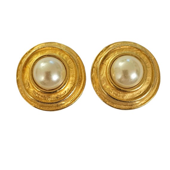 Matte Gold Tone Round Spiral Faux Pearl Clip On Button Earrings L237