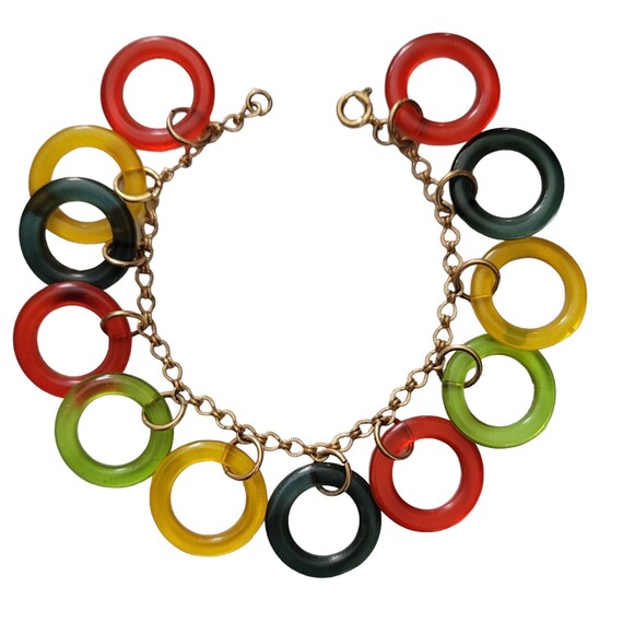 Gold Tone Vintage Materials Plastic Open Rings Charm Bracelet, 7" Long E192