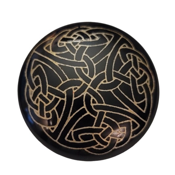 Round Black Etched Glass Keltic Knot Design Brooch Pin E528