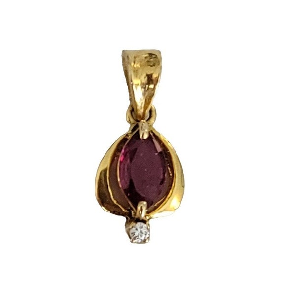 14K Yellow Gold Red Stone, Diamond Chip Pendant K329