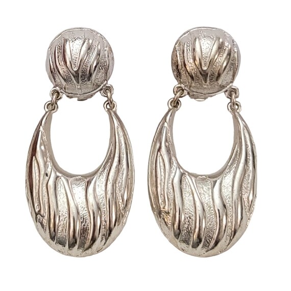 Silver Tone Modernist Wavy Knocker Dangle Clip On Earrings K807