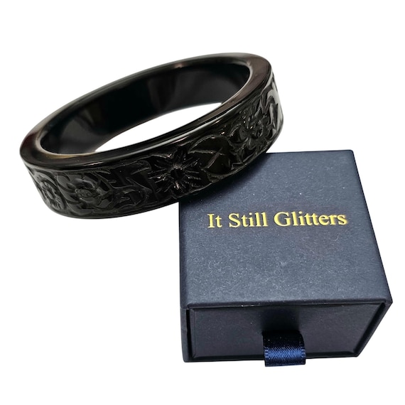 Black Onyx Carved Bangle Bracelet C681