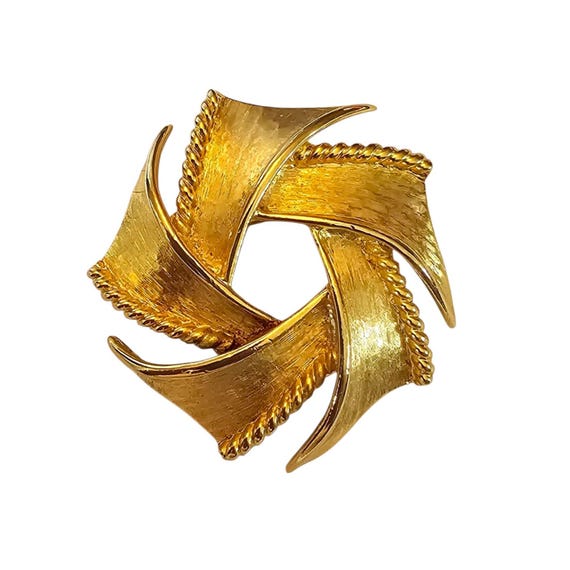 Trifari TM Gold Tone Linen Texture Pin Wheel Brooch Rope Edge Pin, Signed