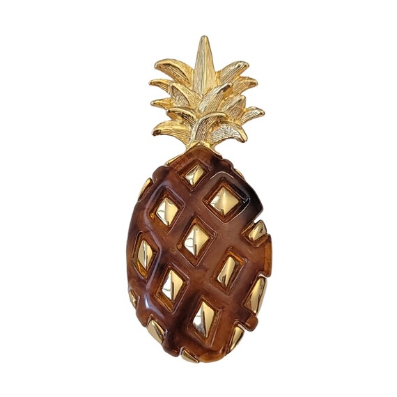 Liz Claiborne Gold Tone Resin Lucite Overlay Pineapple Brooch Pin, Signed L16