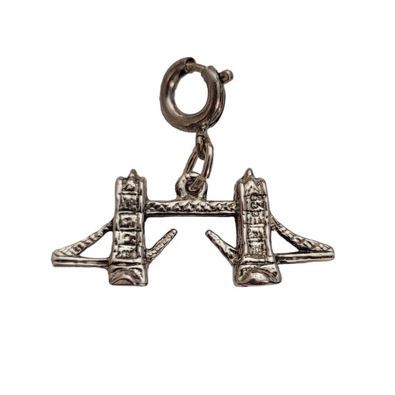835 Silver Round Spring Clasp Vintage London Bridge Charm E331