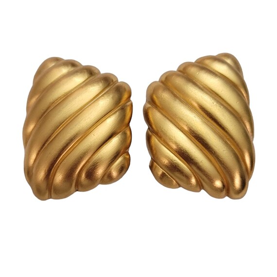 Brushed Matte Gold Tone Ribbed Square Clip On Designer Earrings E208