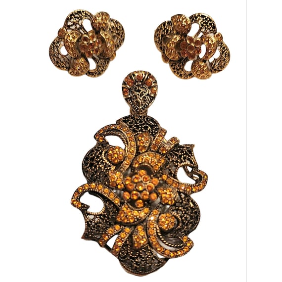 Butler Gold Tone Topaz, Yellow Rhinestone Articulated Pendant & Matching Clip-On Earrings, Signed
