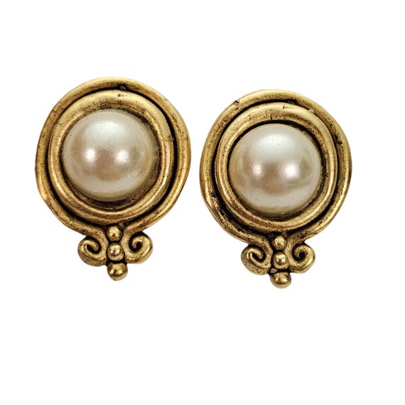 Faux Pearl Roman Designer Gold Tone Clip On Earrings, L490