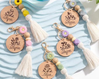 Personalised Keyring Gifts for Birthday, Custom Beaded Daisy Key Ring with Birth Flower, Engraved Bag Keychain for Backpack Decor