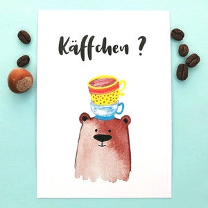Postkarte Kaffee Bär, Einladung Kaffeeklatsch, Kaffee Büro Deko, lustige Postkarte für Kaffeetrinker, Bär mit Kaffee Tasse, Grußkarte Bär