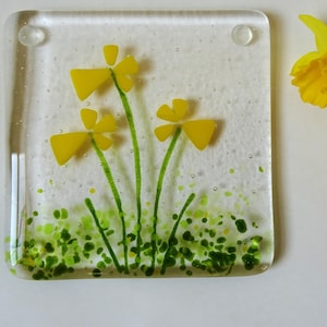 Daffodil coaster, fused glass coaster, Easter flowers, drinks mat, Easter gift for her, stained glass art, Mother&#39;s Day gift, Spring flowers