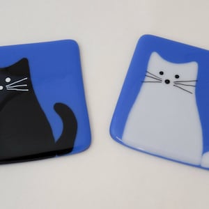 Cat coaster, fused glass coaster, fused glass cat, gift for her, stained glass art, black cat decoration, cat lady gift, Halloween gift