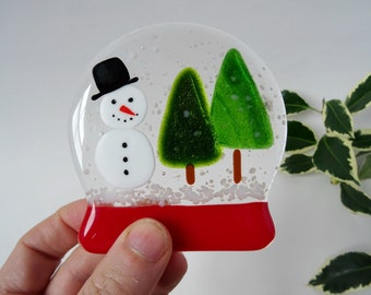 Snowman snow globe coaster mat, fused glass, Christmas gift for her, Secret Santa, handmade glass art, home decor, stocking filler