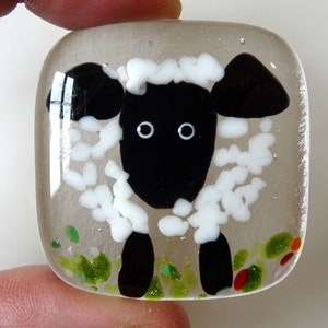 Animal de compagnie de poche mouton, verre fusionné, galet de verre, câlin de poche, copain de poche, cadeau pour elle, remplissage de bas