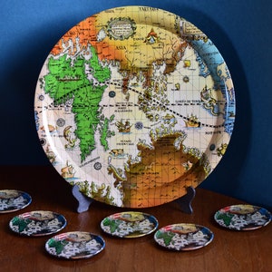 Plateau en étain des années 70 avec 6 sous-verres, plateau avec carte du vieux monde, Made in Japan