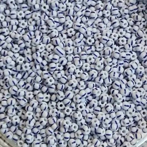 Preciosa Rocailles - Seedbeads - Glasperlen - 12/0  2mm - weiß mit blauen Streifen