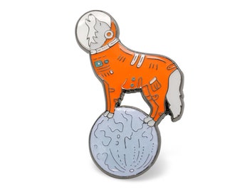 Wolf enamel pin, astronaut pin, space lover, wolf in a space suit, space helmet pin, wolf lapel pin, space wolf pin, moon glows in the dark