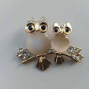 Elegant Owl  Broach, Gold Bird brooch pin, Witchy decor aesthetic