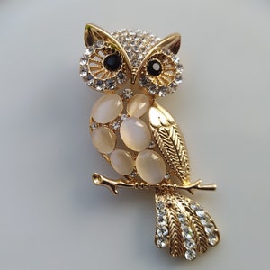 Elegant Owl  Broach, Gold Bird brooch pin, Witchy decor aesthetic