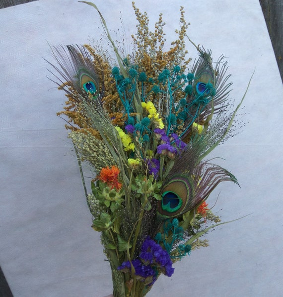 Peacock Feathers Vase Arrangement  Peacock feathers, Dried flowers, Feather