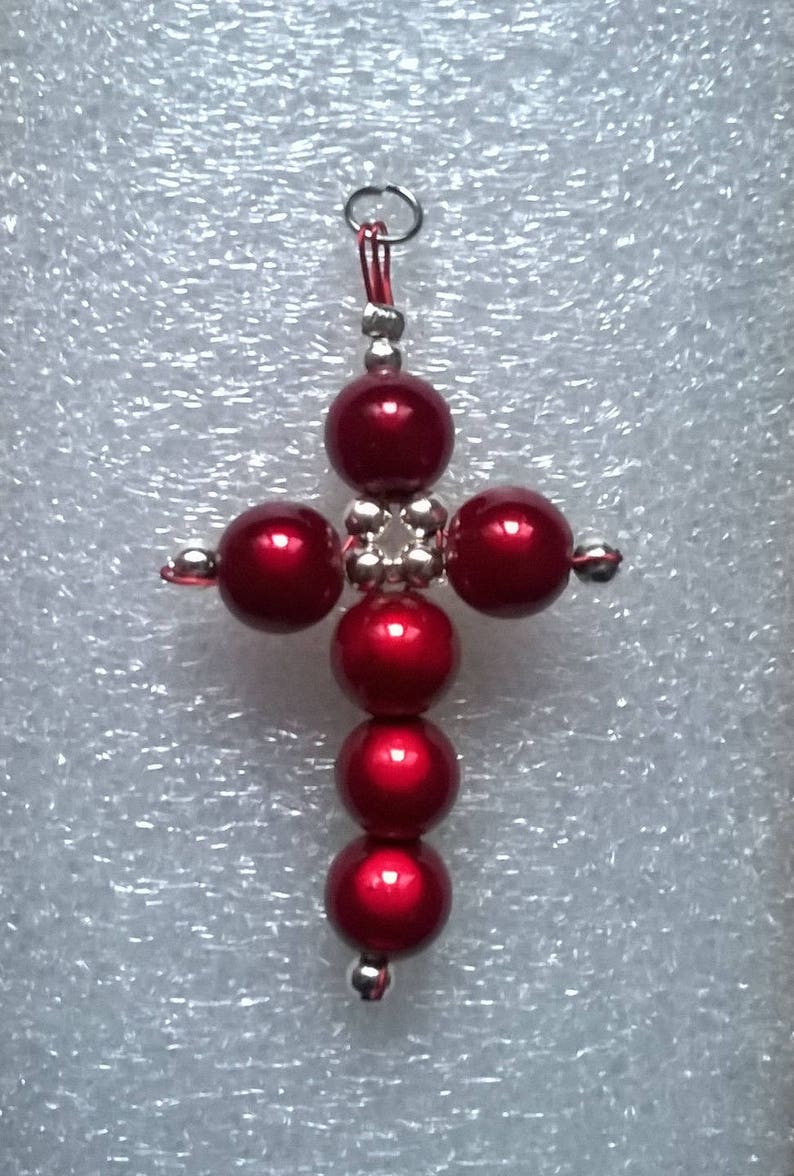 PENDENTIF CROIX PERLES magiques rouges image 1