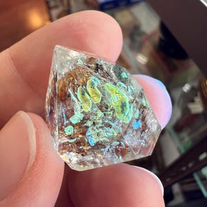 Large Rare Fluorescent UV reactive Pakimer Petroleum Golden Enhydro quartz crystal with Anthraxolite