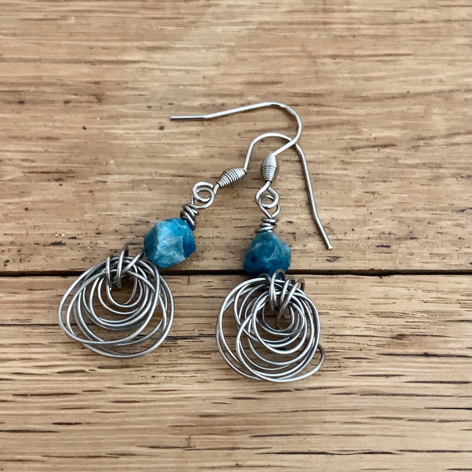 Stainless Steel Wire Wrapped Earrings with Apatite Gemstones. Etsy 日本
