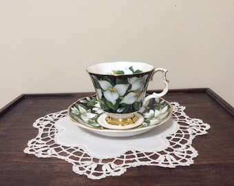 Teacup and Saucer.ROYAL ALBERT Bone China England Provincial Flowers Trillium 1975 Royal Albert LTD