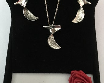Silver Set Pendant Necklace & Silver Earrings