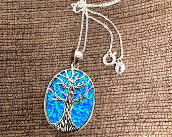 Lebensbaum Anhänger Mit Kette – Blauer Synthetischer Feueropal In Sterling Silber 925, Ovaler Schmuck Für Damen Lebensbaum Anhänger Mit Kette – Blauer Synthetischer Feueropal In Sterling Silber 925, Ovaler Schmuck Für Damen