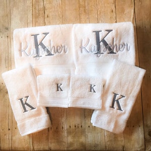 Personalized Wedding Gift, Monogrammed Wedding Towels, Customized Couples Bath Set, New Home Decor, Engagement Gift, Bridal Shower Gift