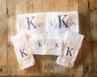Personalized Wedding Gift, Monogrammed Wedding Towels, Customized Couples Bath Set, New Home Decor, Engagement Gift, Bridal Shower Gift
