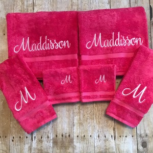 Girls Graduation Gift, Dorm Room Decor, College Towel Bath Set, Monogrammed Girl Bath Towel Set, Girls Bathroom Decor, Off to College Gift