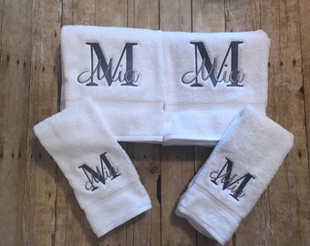 Girls Graduation Gift, Dorm Room Decor, College Towel Bath Set, Monogrammed Girl Bath Towel Set, Girls Bathroom Decor with Name, College