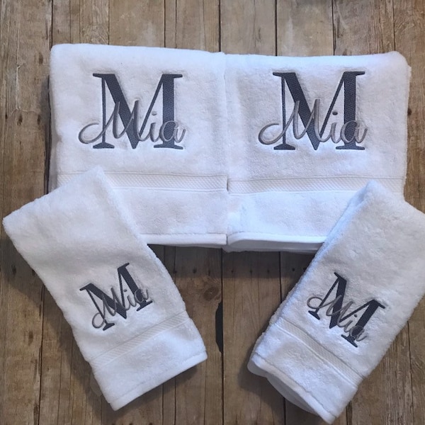 Girls Graduation Gift, Dorm Room Decor, College Towel Bath Set, Monogrammed Girl Bath Towel Set, Girls Bathroom Decor with Name, College