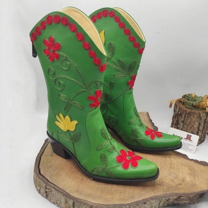 Botas vaqueras de cuero hechas a mano: botas vaqueras occidentales Suzani bordadas