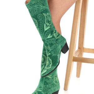Dameslaarzen, cowboylaarzen, Suzani-laarzen, vintage laarzen, op maat gemaakte laarzen, groene laarzen, handgemaakt, voor haar, pasvorm buitenshuis, laarzen voor dagelijks gebruik
