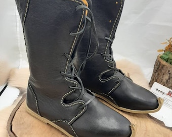 Handgefertigte Damen-Stiefel aus echtem Leder: Mittelalterlicher Wikinger-Stil