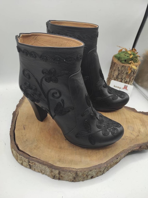 Leather embroidered cheap ankle boot